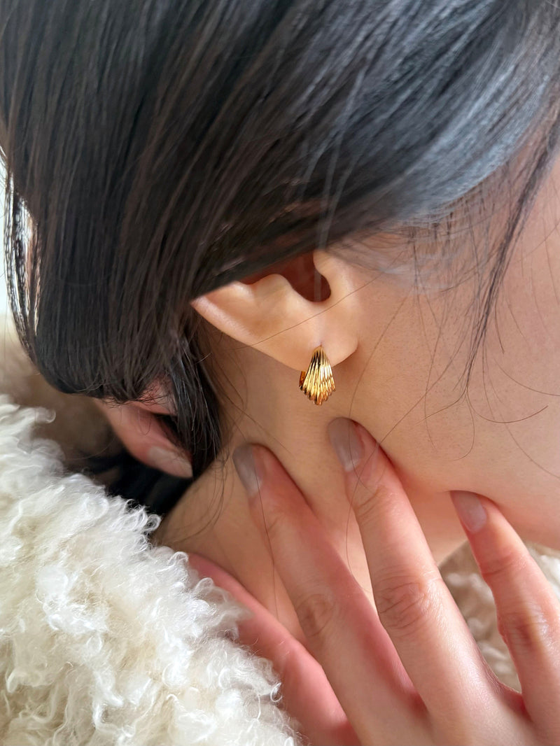 ボールド シェル ワンタッチ リングピアス（銀メッキ／2color）レディース  フープピアス リングピアス