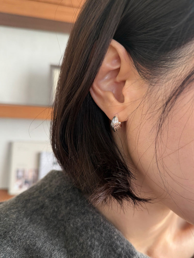 ボールド シェル ワンタッチ リングピアス（銀メッキ／2color）レディース  フープピアス リングピアス