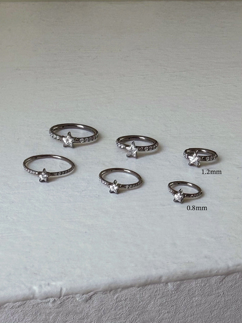 [チタン] キュービック スター セグメントリング ピアス (2Type/ 3Size) 太さ0.8mm / 1.2mm