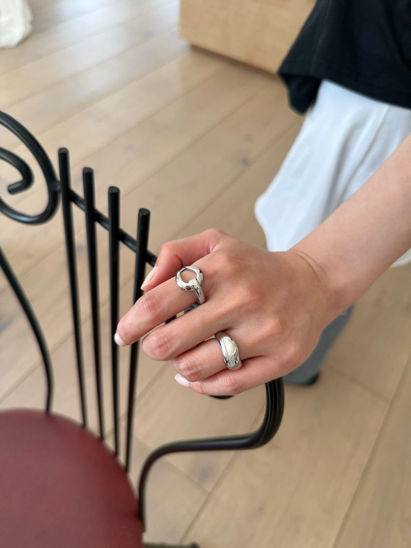 サージカルス リキッド ボリューム ウェーブリング 金属アレルギー対応 変色しにくい モード系 指輪