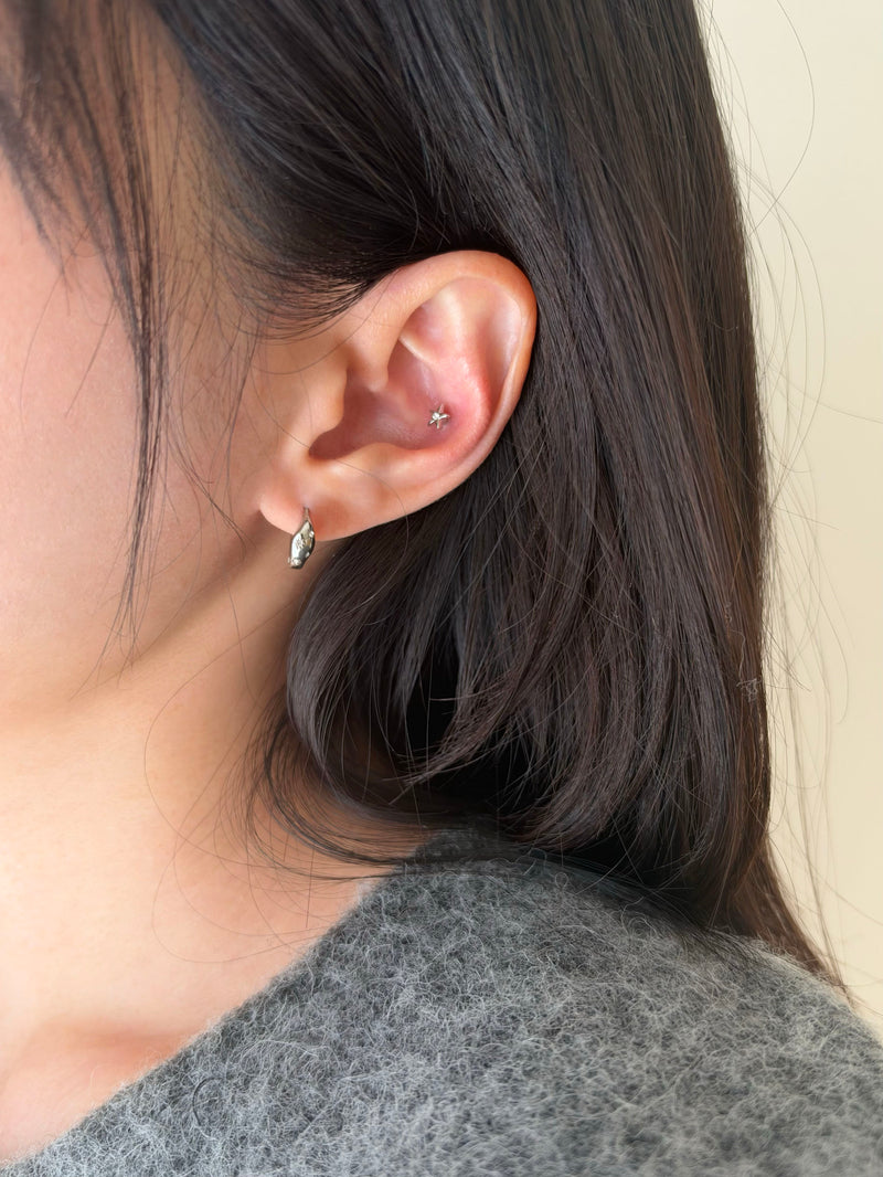 [全サージカル]キュービック スパークル ワンタッチ フープピアス（4Type 両耳用 サン＆スター ヴィンテージ フープピアス