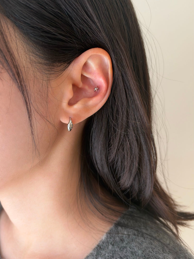 [全サージカル]キュービック スパークル ワンタッチ フープピアス（4Type 両耳用 サン＆スター ヴィンテージ フープピアス