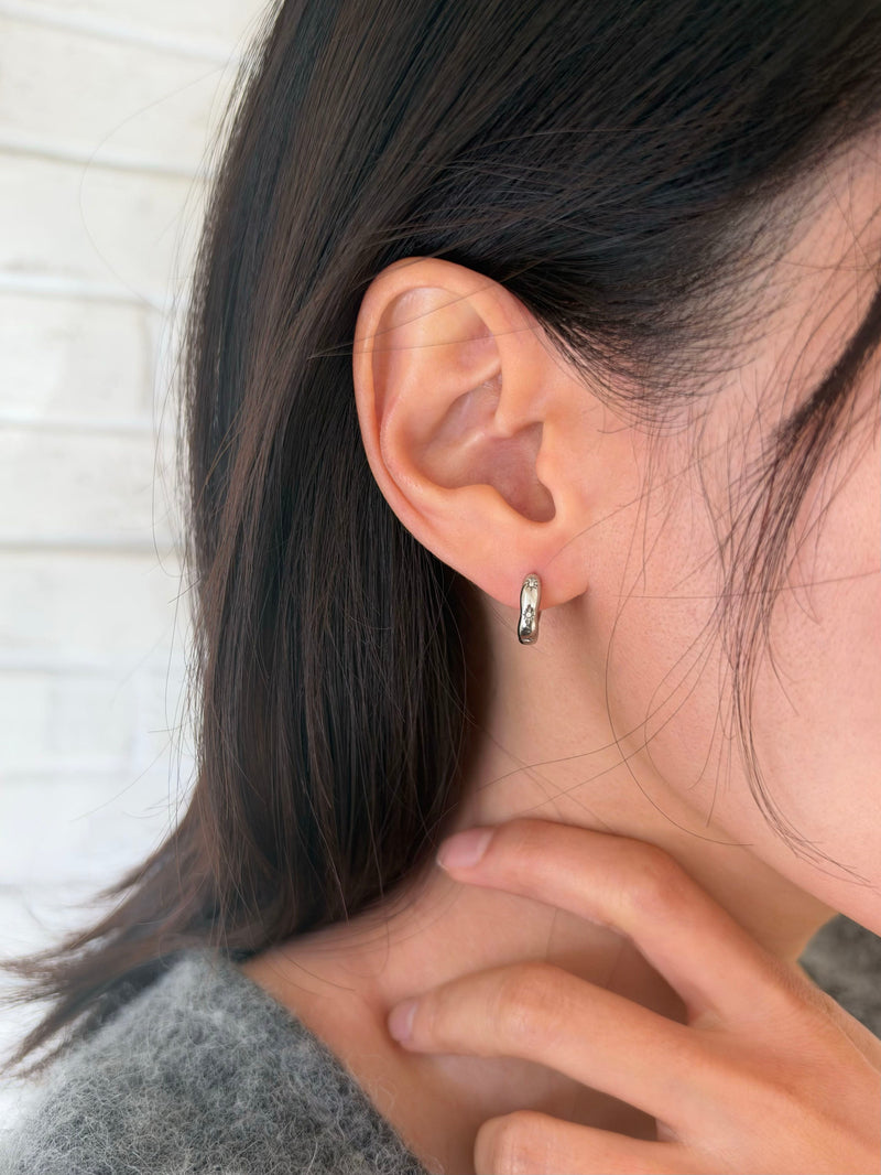 [全サージカル]キュービック スパークル ワンタッチ フープピアス（4Type 両耳用 サン＆スター ヴィンテージ フープピアス