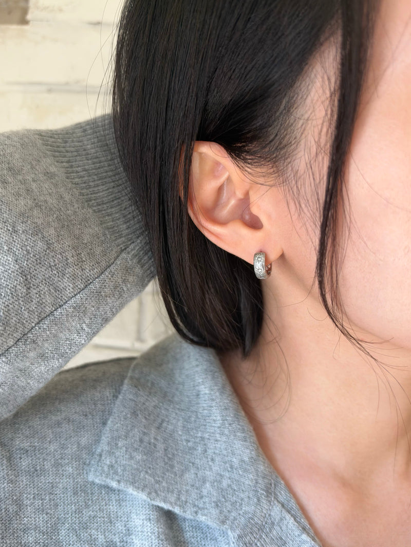 [全サージカル]キュービック スパークル ワンタッチ フープピアス（4Type 両耳用 サン＆スター ヴィンテージ フープピアス