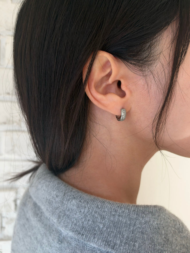 [全サージカル]キュービック スパークル ワンタッチ フープピアス（4Type 両耳用 サン＆スター ヴィンテージ フープピアス