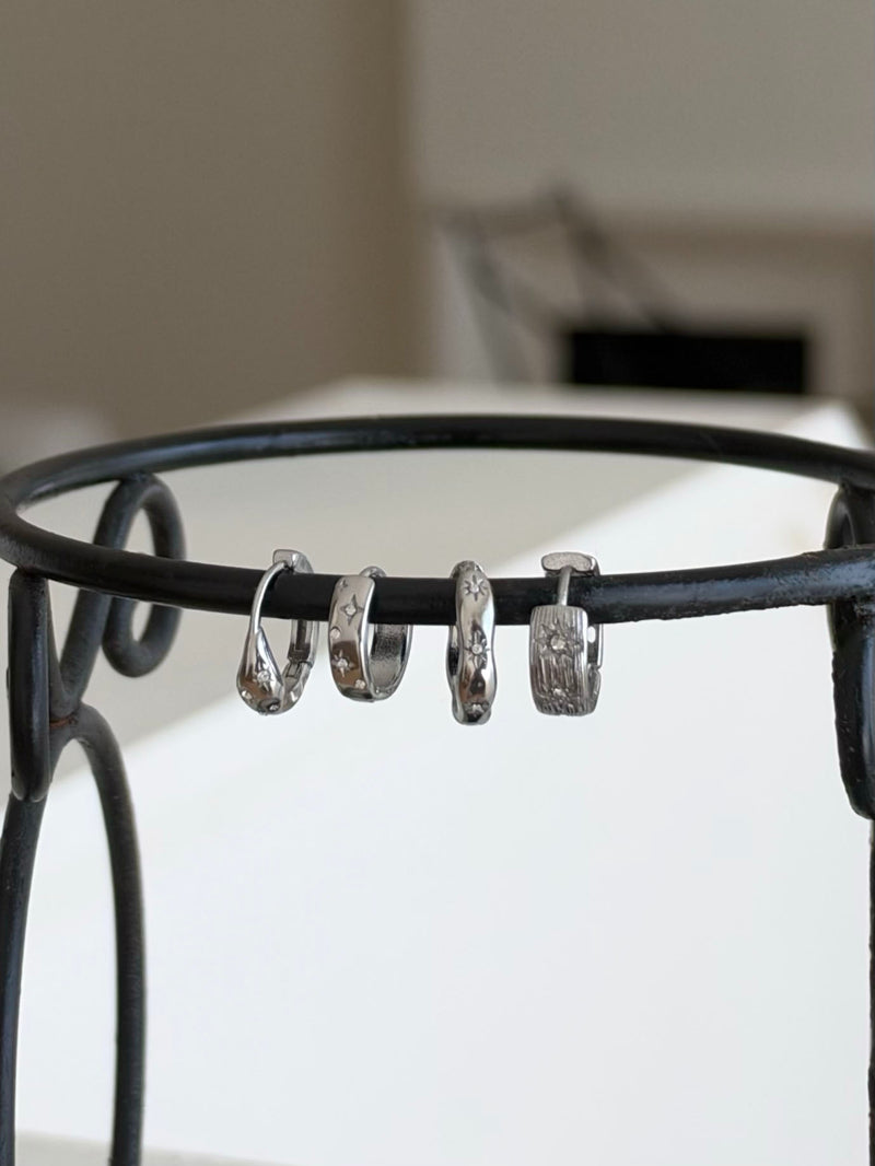 [全サージカル]キュービック スパークル ワンタッチ フープピアス（4Type 両耳用 サン＆スター ヴィンテージ フープピアス