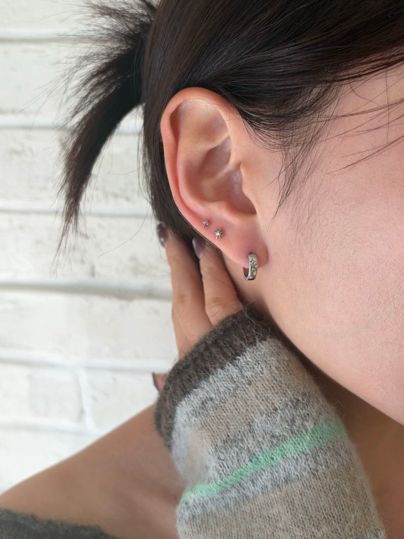 [全サージカル]キュービック スパークル ワンタッチ フープピアス（4Type 両耳用 サン＆スター ヴィンテージ フープピアス