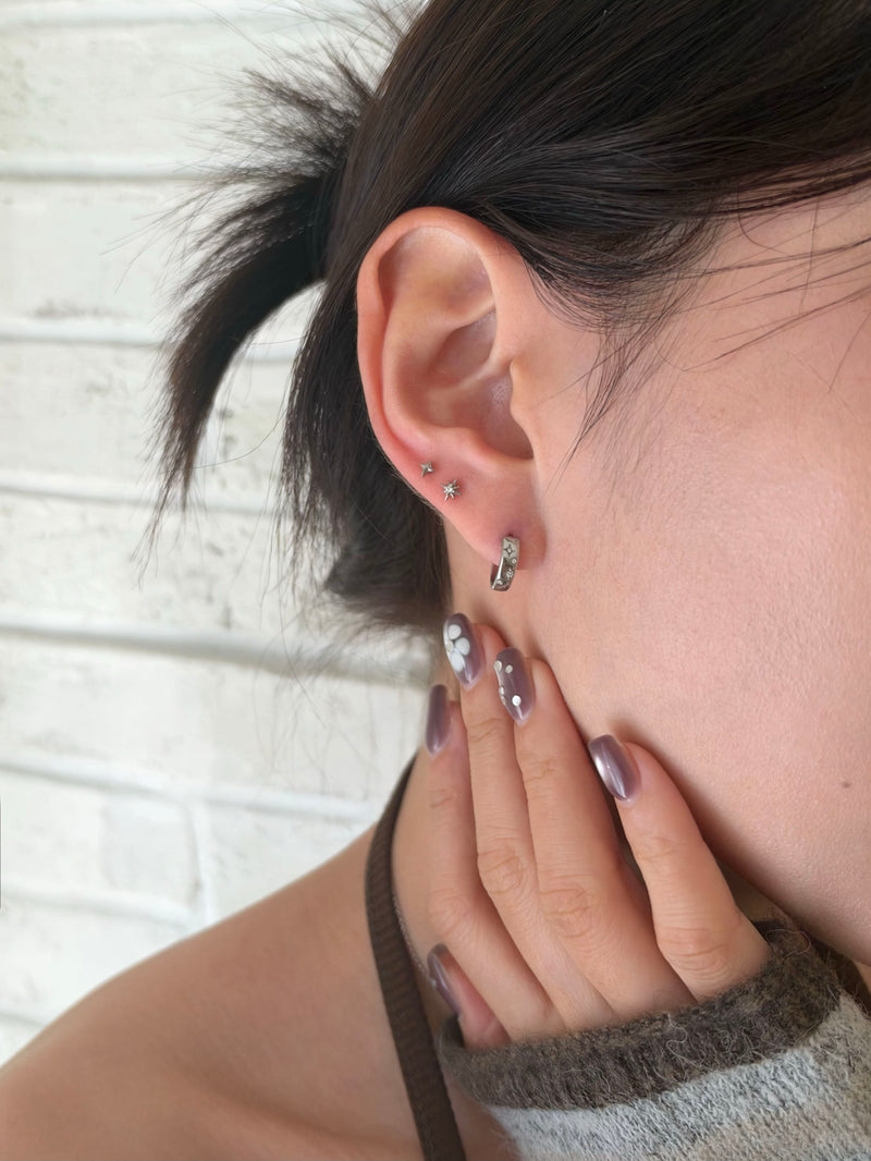 [全サージカル]キュービック スパークル ワンタッチ フープピアス（4Type 両耳用 サン＆スター ヴィンテージ フープピアス