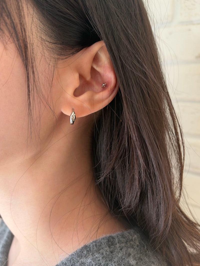 [全サージカル]キュービック スパークル ワンタッチ フープピアス（4Type 両耳用 サン＆スター ヴィンテージ フープピアス
