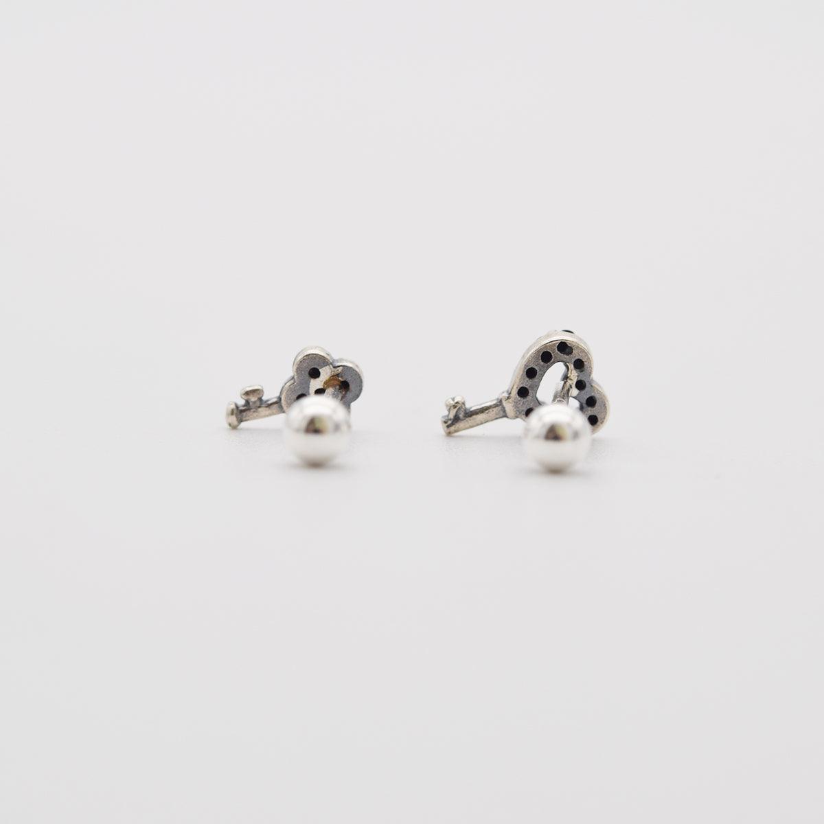 [925 Silver]ブラックキーピアス Piercing 10000won 