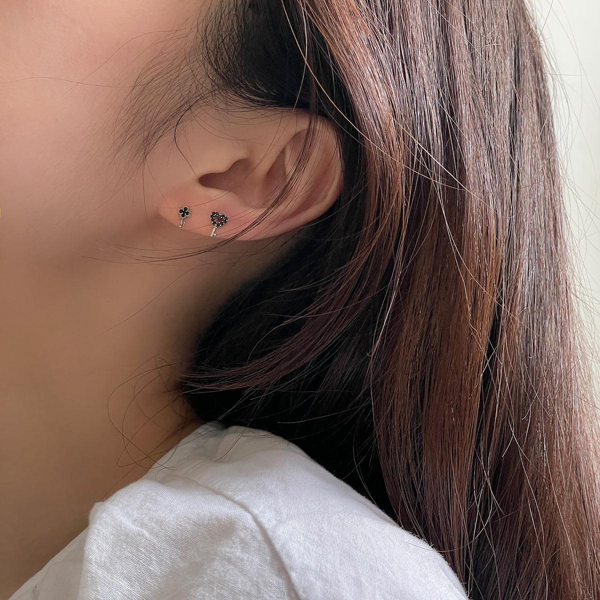 [925 Silver]ブラックキーピアス Piercing 10000won 