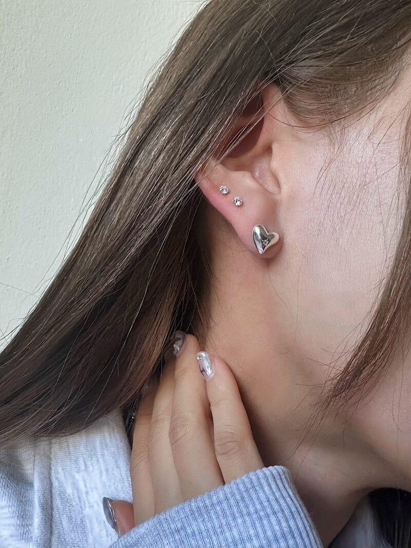 [925 Silver]フローイングハートスパークルピアス (2Color) Earrings younglong-seoul 