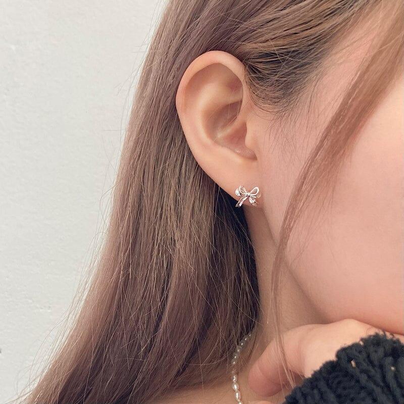 [925 Silver]ロマンチック リボン ピアス (2Color) Earrings younglong-seoul 