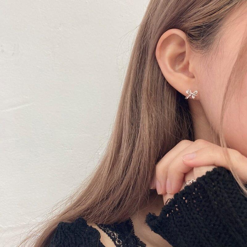 [925 Silver]ロマンチック リボン ピアス (2Color) Earrings younglong-seoul 