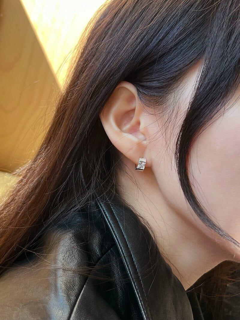 [925 Silver]シック キュービック リングピアス Earrings younglong-seoul 