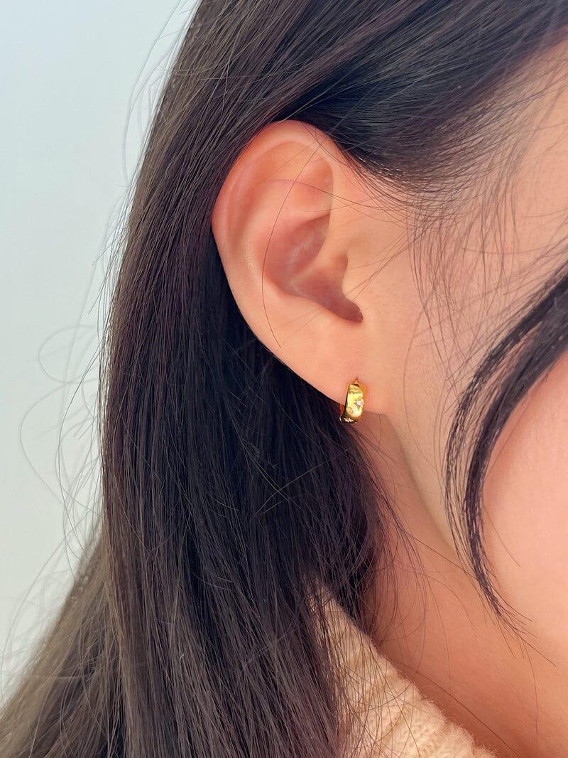 [925 Silver]スパークルカービングワンタッチピアス Earrings younglong-seoul 
