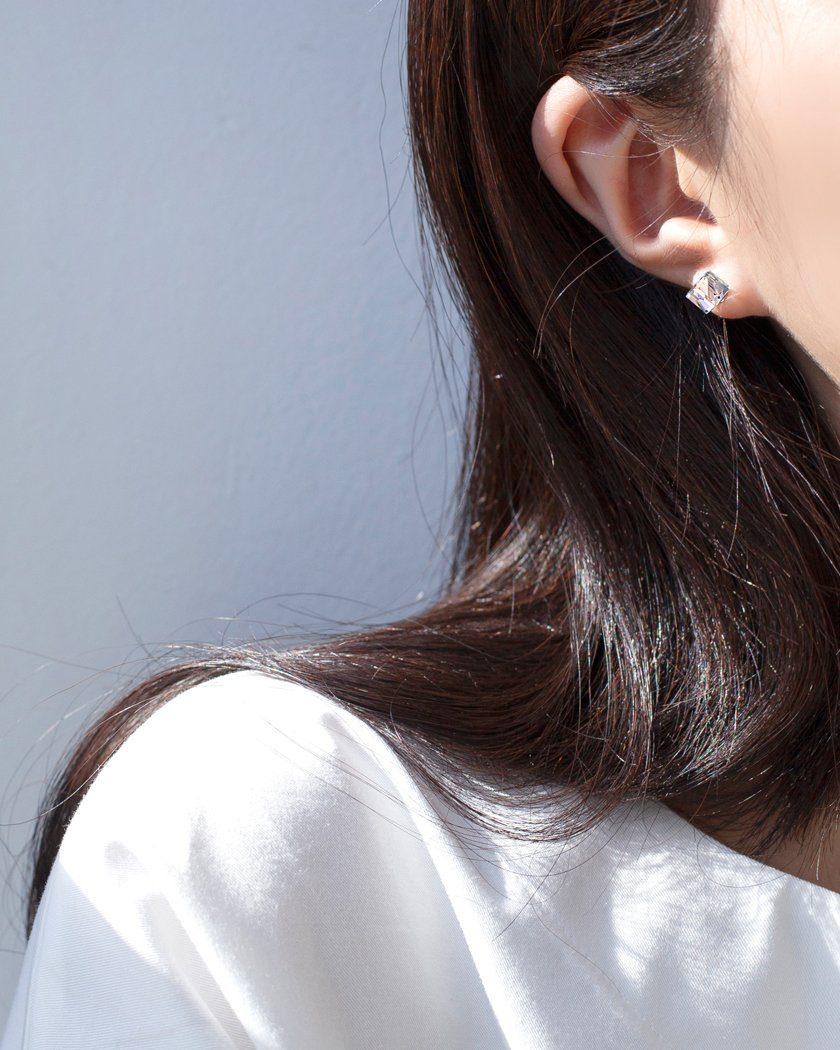 Instant delivery] [Restock] CRYSTAL PRISM CUBE earrings – 4MiLi