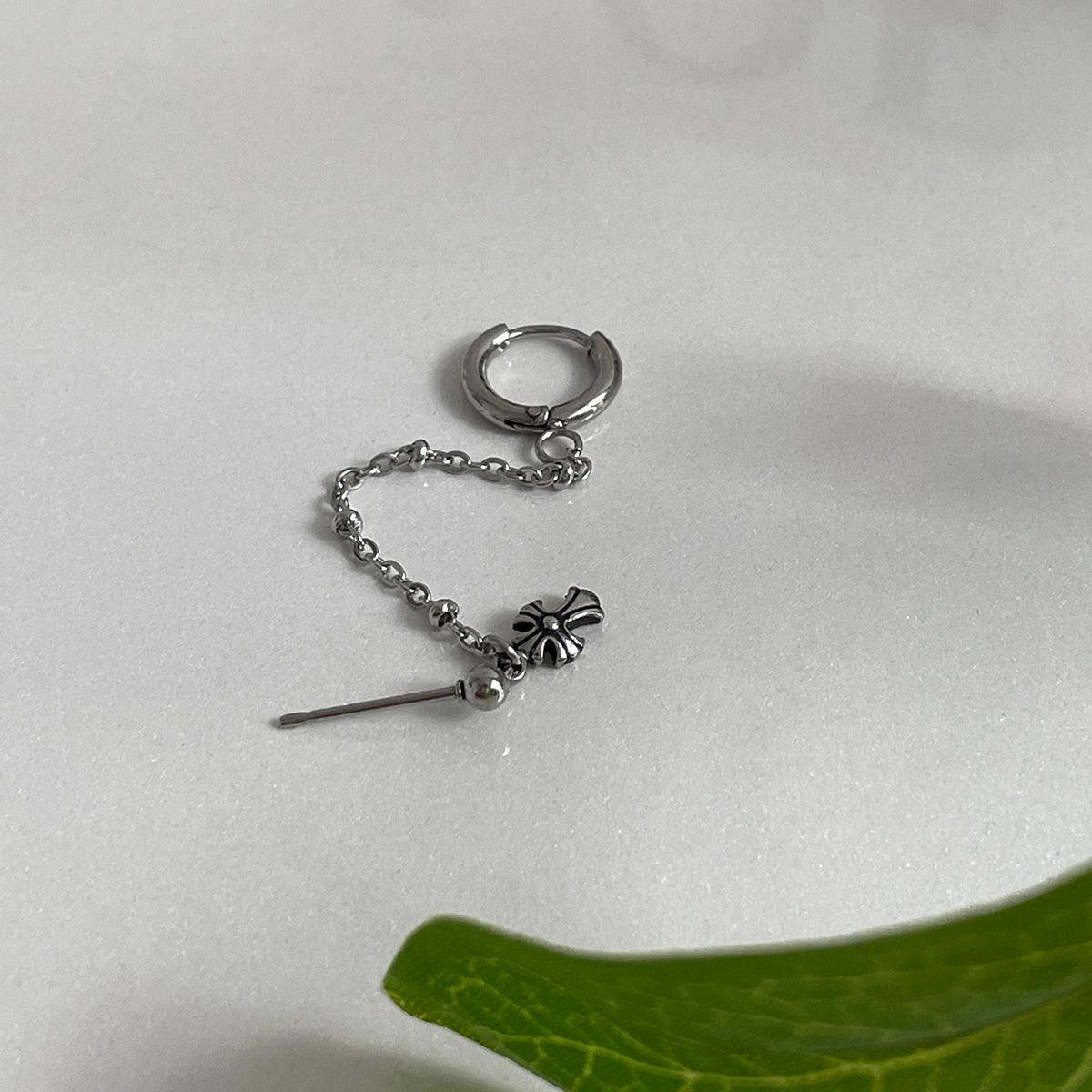 ミニ十字架チェーンピアス Piercing 10000won 