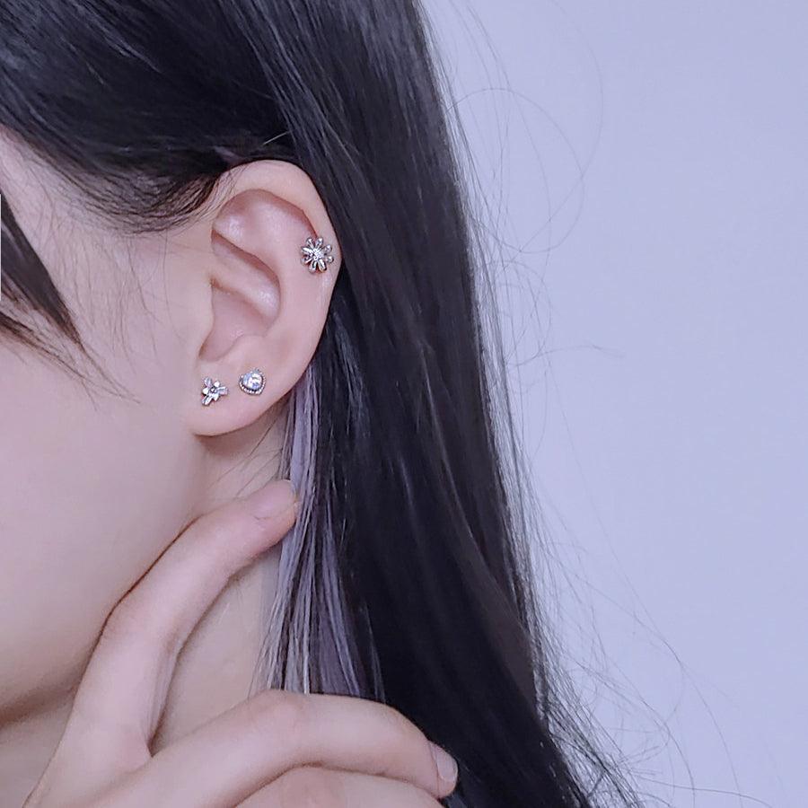 トゥインクルトライアングルキュービックピアッシング Piercing from lizzy 